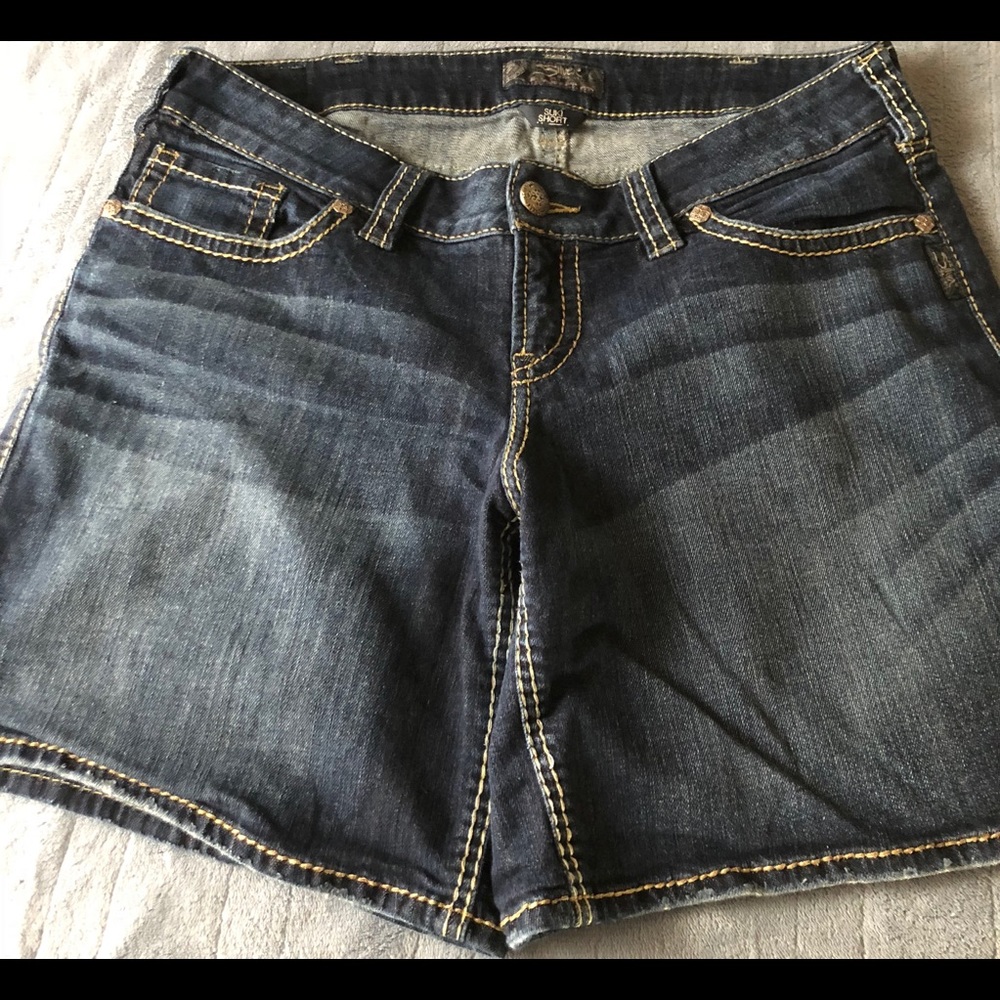 Silver Jeans Suki Shorts.